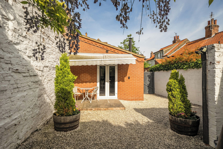 Exterior & Views 2, Cozy Lodge Sleeps 4 in Barton-upon-humber, North Lincolnshire