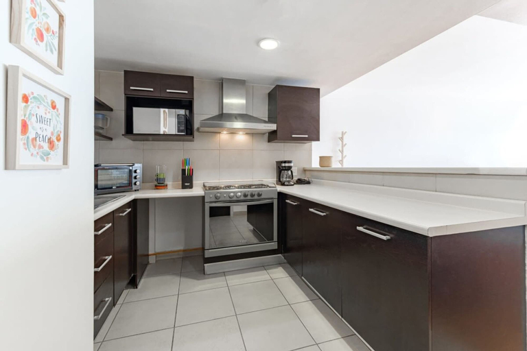 Room 2, White Elephant - Modern 3 BR Apt in Polanco, Mexico City