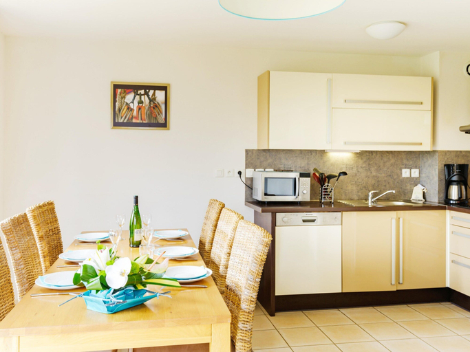 Private kitchen, Breton Duplex Cottage Retreat, Ille-et-Vilaine