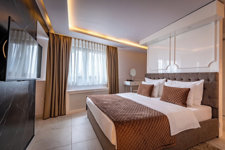 Others 3, Amsterdam Hotel, Belgrade