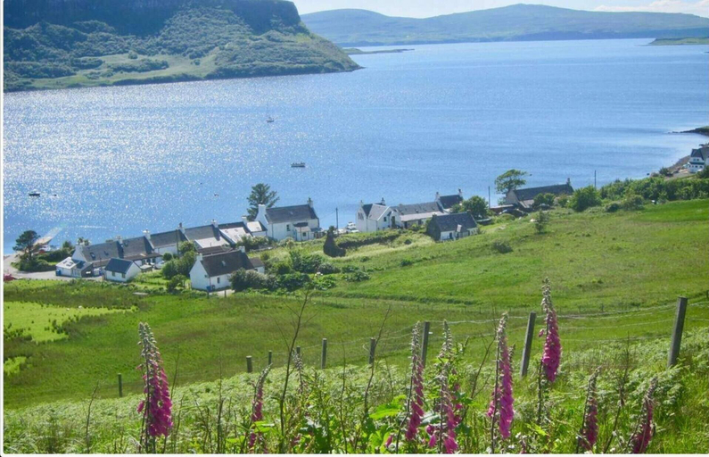 Miscellaneous 4, 2 Bed House - Sleeps 6 - Pets - Parking - Wifi, Highland