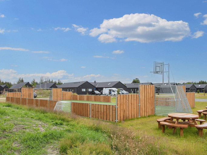 Others 4, 5 Star Holiday Home in Romo, Tønder