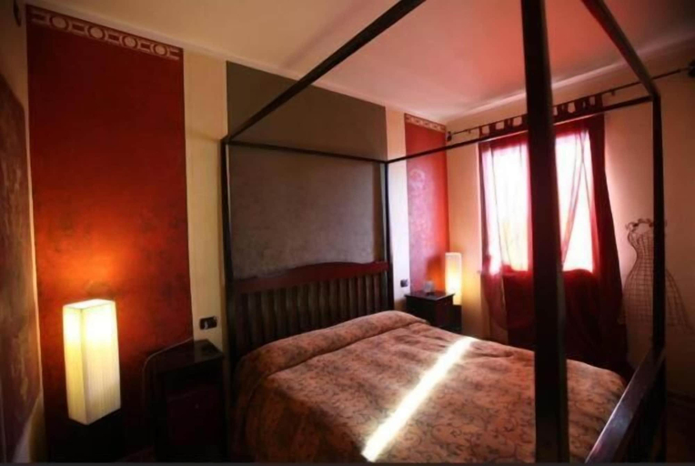 Room 2, Manuela Quattro Coppe, Brescia