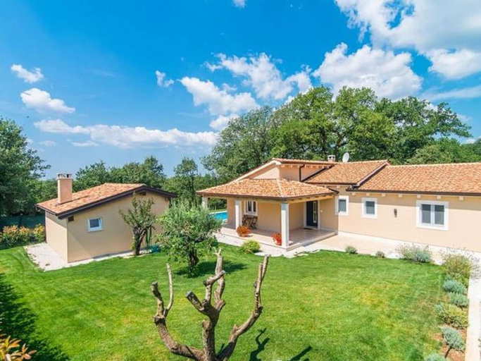 Others 3, Beautiful Detached Villa With Private Pool, Terrace and Spacious Garden, Tinjan