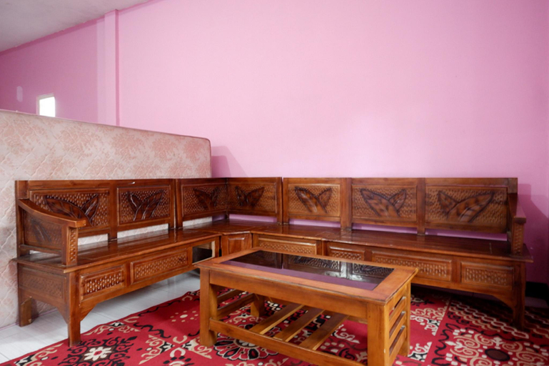 Public Area 2, RedDoorz Syariah near Telaga Warna Dieng, Wonosobo