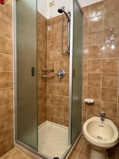 Bathroom 4, Hotel Aquila, Sondrio