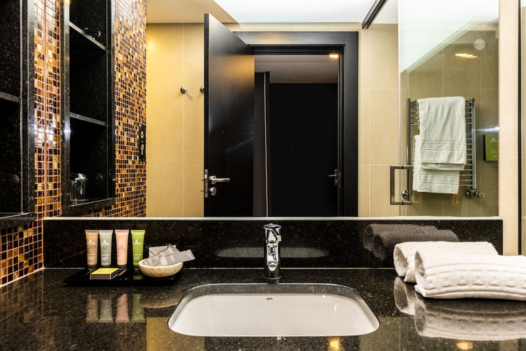 Bathroom 5, Evidencia Belverde Hotel, Seixal