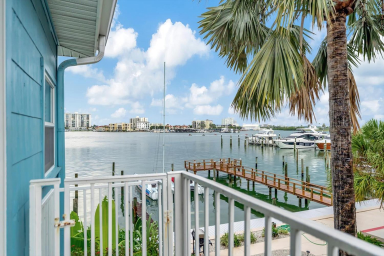 3, The Aura a Luxury Waterview Condo & heated pool, Pinellas