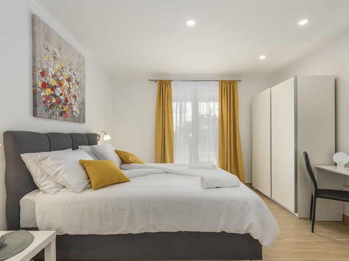 Bedroom 2, Modernly Equipped two Bedroom Apartment With Private Pool for 4-6 People, Tinjan
