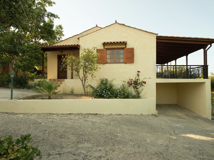 Others 2, Gorgeous Villa in Adele With Pool and Lovely Garden, Crete