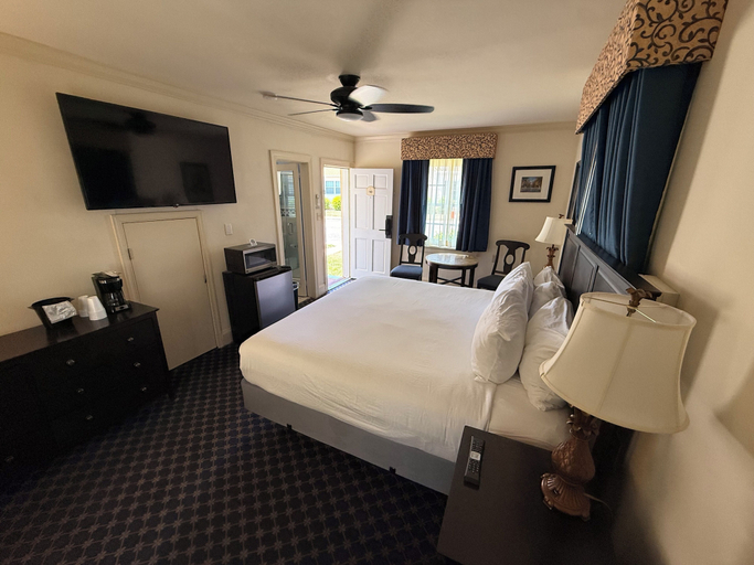 Room 3, Princess Anne Hotel, SureStay Collection by Best Western, Williamsburg