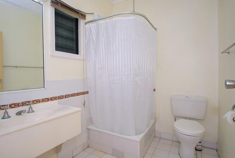 Bathroom 4, King Solomon Hotel, Cruz