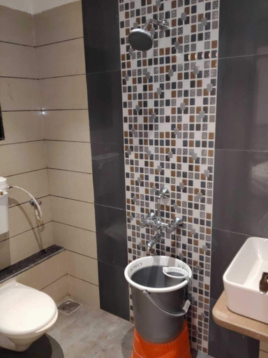 Bathroom 3, WoodRose Viila, Satara
