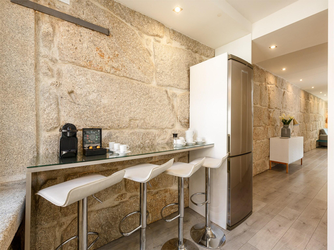 5, Rustic Stone Hideaway near Oporto River, Porto