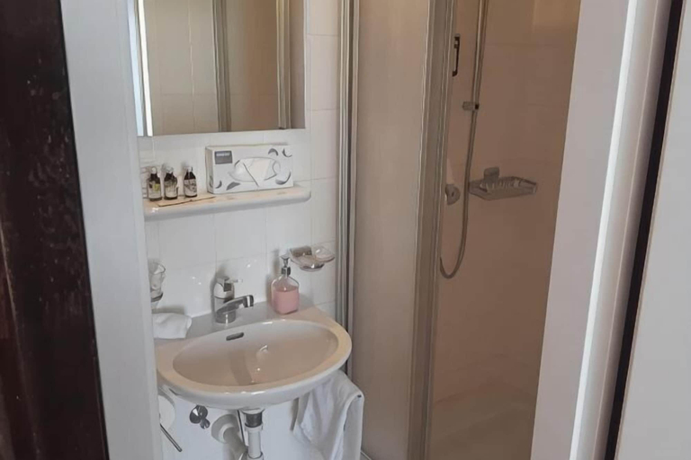 Bathroom 5, Hotel Regina, Interlaken