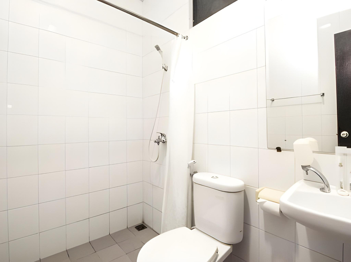 bathroom 12