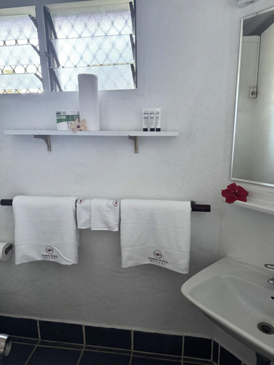 Bathroom, Coral Quays Resort, Luganville