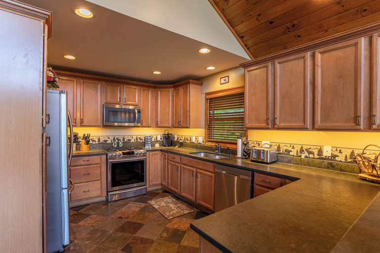 Interior 4, Bearadise Cabin - Pet Friendly, Great Views, Firepit and Yard on Sugar Mountain, 2 Car Garage, Avery