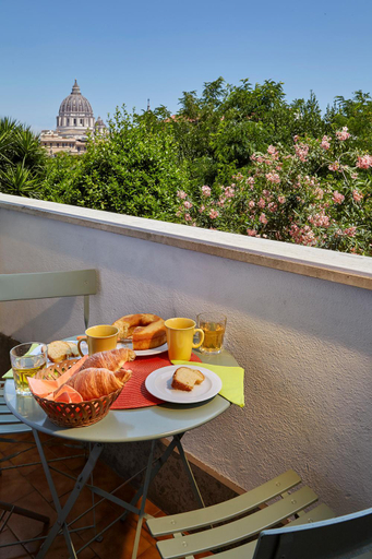 Food & Drinks 5, Delmirani's Book Apartments - Vatican View, Rome