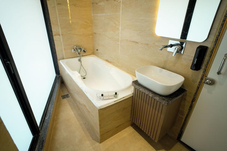 Bathroom 5, Privilon Hotel SBR, Ahmadabad