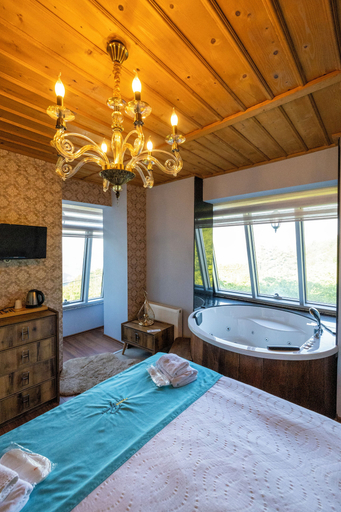 Bathroom 4, Poison Garden Suite & SPA, Merkez
