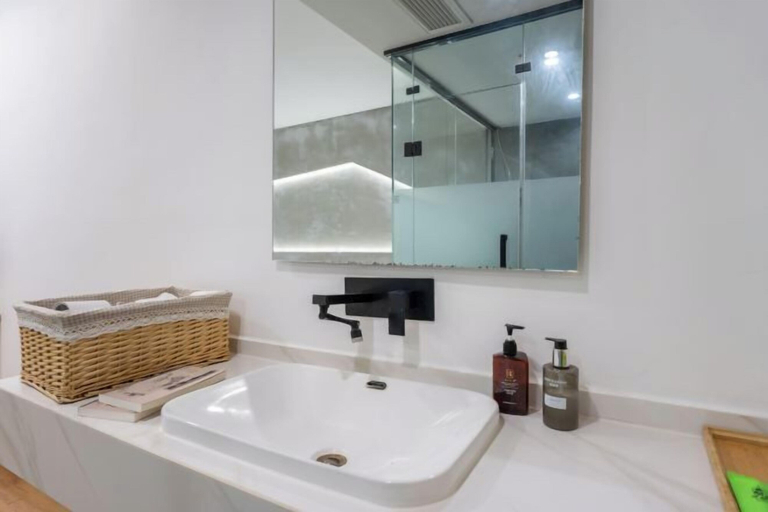 Bathroom 4, Chongdugou Mochi B & B, Luoyang