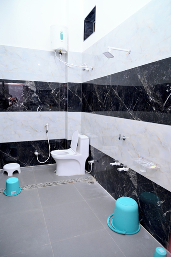 Bathroom 2, Laxminarayan Hotel, Dhar