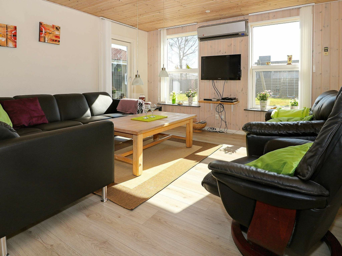 Others 4, Charming Holiday Home in Storvorde With Solar Energy, Aalborg