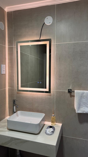 Bathroom 3, Don Costa, Chos Malal