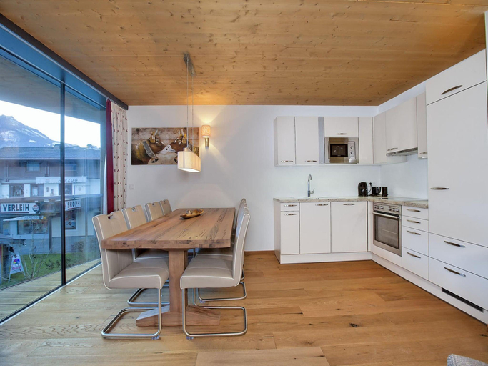 3, Modern apartment with balcony and access to sauna, Zell am See