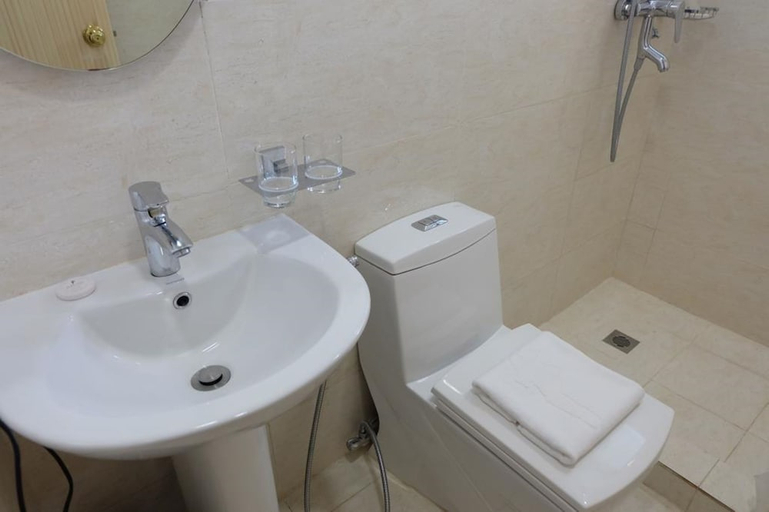 Bathroom 2, Asian Mansion Il, Makati City