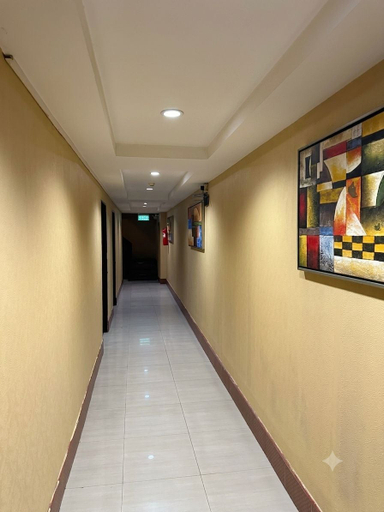 Others 5, hotel lucky palace, Wattana