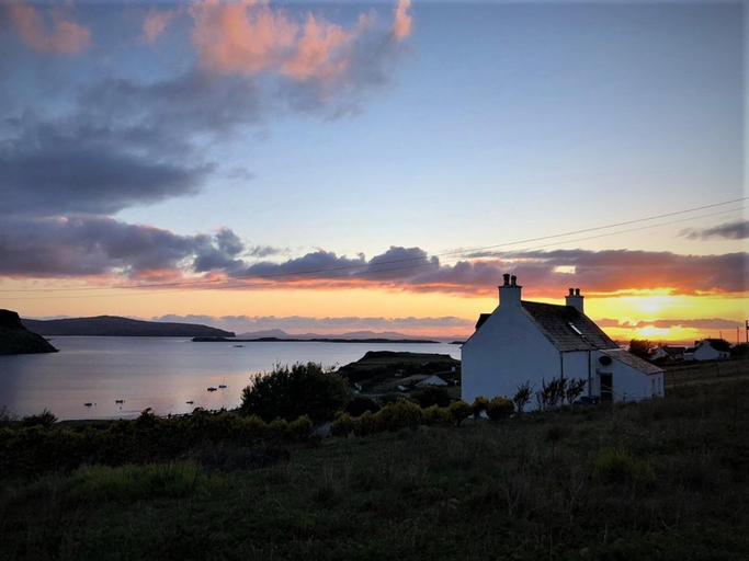 Miscellaneous 5, 2 Bed House - Sleeps 6 - Pets - Parking - Wifi, Highland