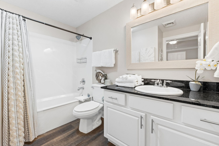 Bathroom 5, Calypso Beach Resort Tower 1, Bay