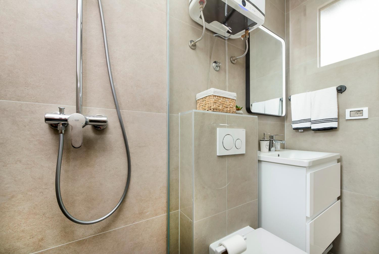 Bathroom 2, BANKO APARTMENTS & Rooms, Rovinj