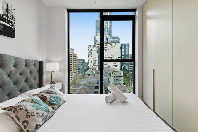Others 5, Bright Apartment With City Views in Trendy Locale, Melbourne