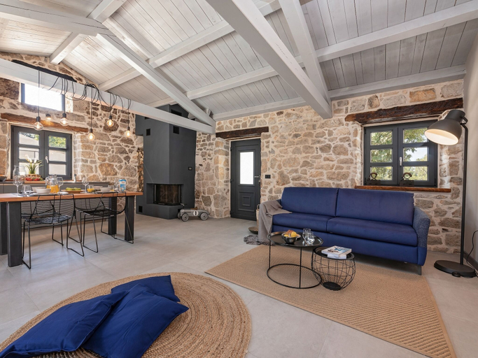 Others 3, Luxurious Holiday Home in Porec, Poreč