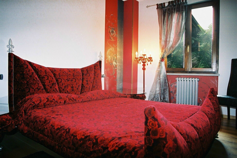 Room 4, Manuela Quattro Coppe, Brescia