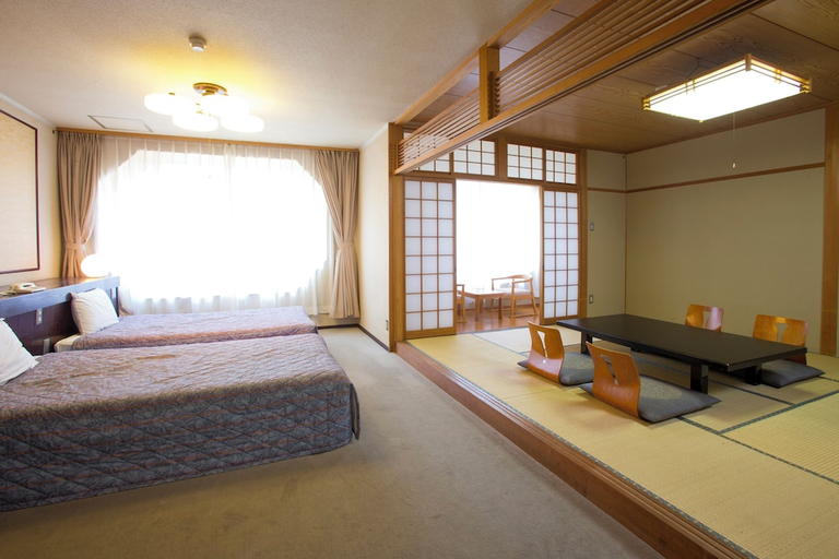 Bedroom 2, Yunoyama-onsen Green Hotel, Komono