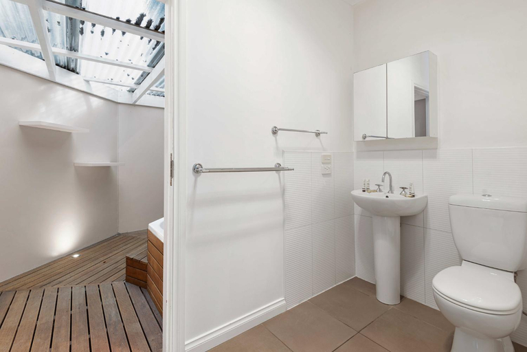 Bathroom 3, Lush 3-Bed House near the Beach, Melbourne