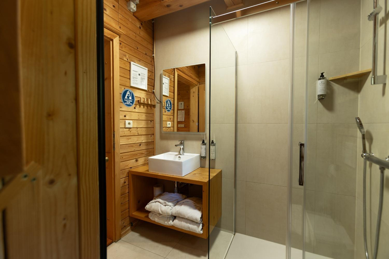 Bathroom 4, Pikol Lake Village, Nova Gorica