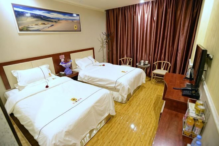 Bedroom 2, Super 8 Hotel (Korla Tianshan West Road), Bayin'gholin Mongol