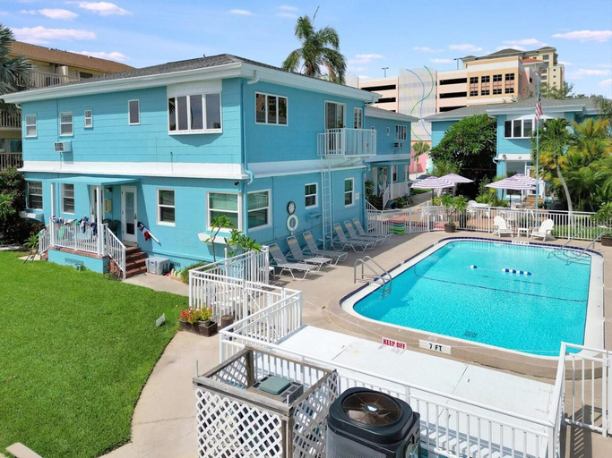 4, The Aura a Luxury Waterview Condo & heated pool, Pinellas