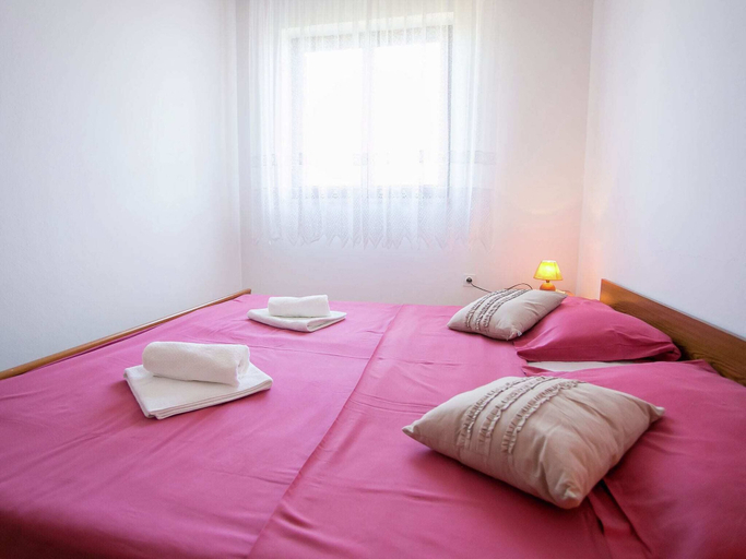 Others 2, Cosy Apartment Near the Beach With a Sea View, Vrsar