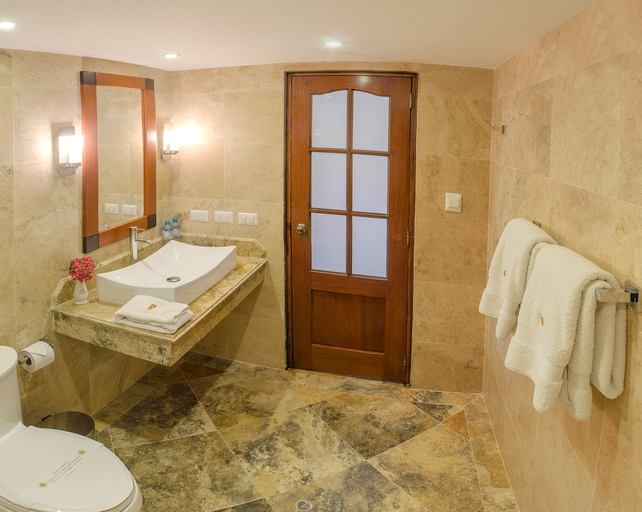 Bathroom 3, Hotel Taypikala Cusco, Cusco
