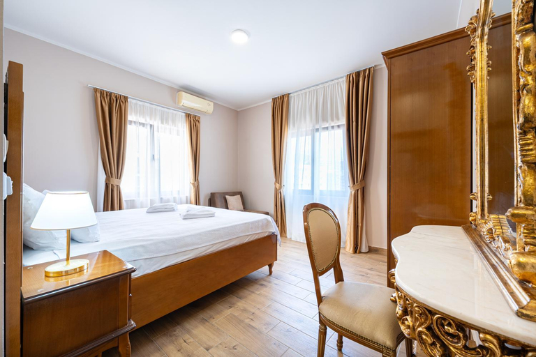 Others 4, Hotel Perun