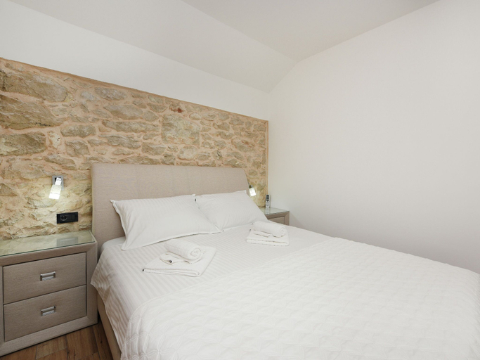 Others 5, Gorgeous Dalmatian Stone House With Large Terrace, Garden and Private Pool, Poličnik