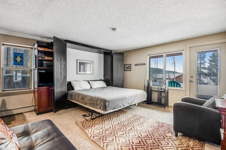 Bedroom, Silver Queen 7300, Summit