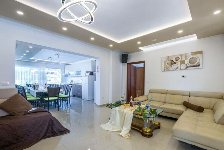Living area 4, Villa Arta in Medulin met Jacuzzi en Sauna, Medulin