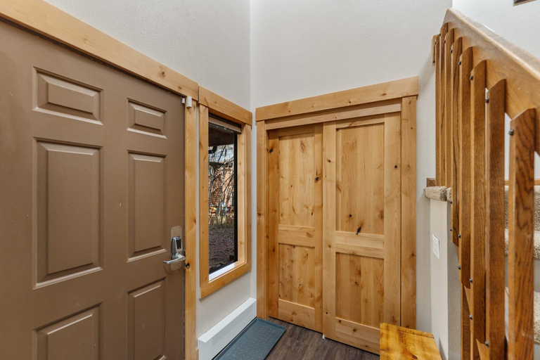 Others 5, 79 Hawn Drive : 2, Summit